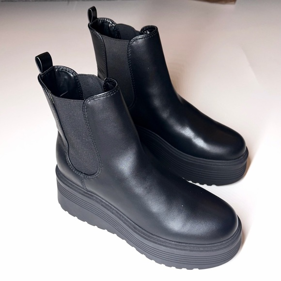 Nine West George Women's Platform Chelsea Black Boots Size- 8 M - Picture 3 of 9